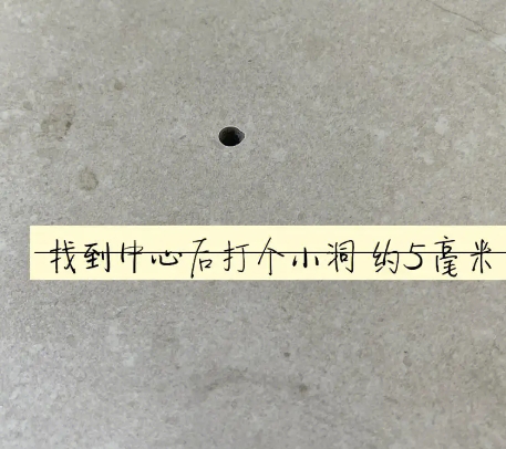 天心瓷砖空鼓维修公司专业解答在瓷砖铺贴过程中，如果砂料搅拌不均匀，将会带来以下问题