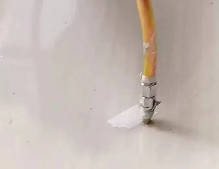 天心瓷砖空鼓维修公司专业解答在瓷砖铺贴过程中，如果使用的砂料过粗（如全部使用了粗砂），可能会导致以下问题